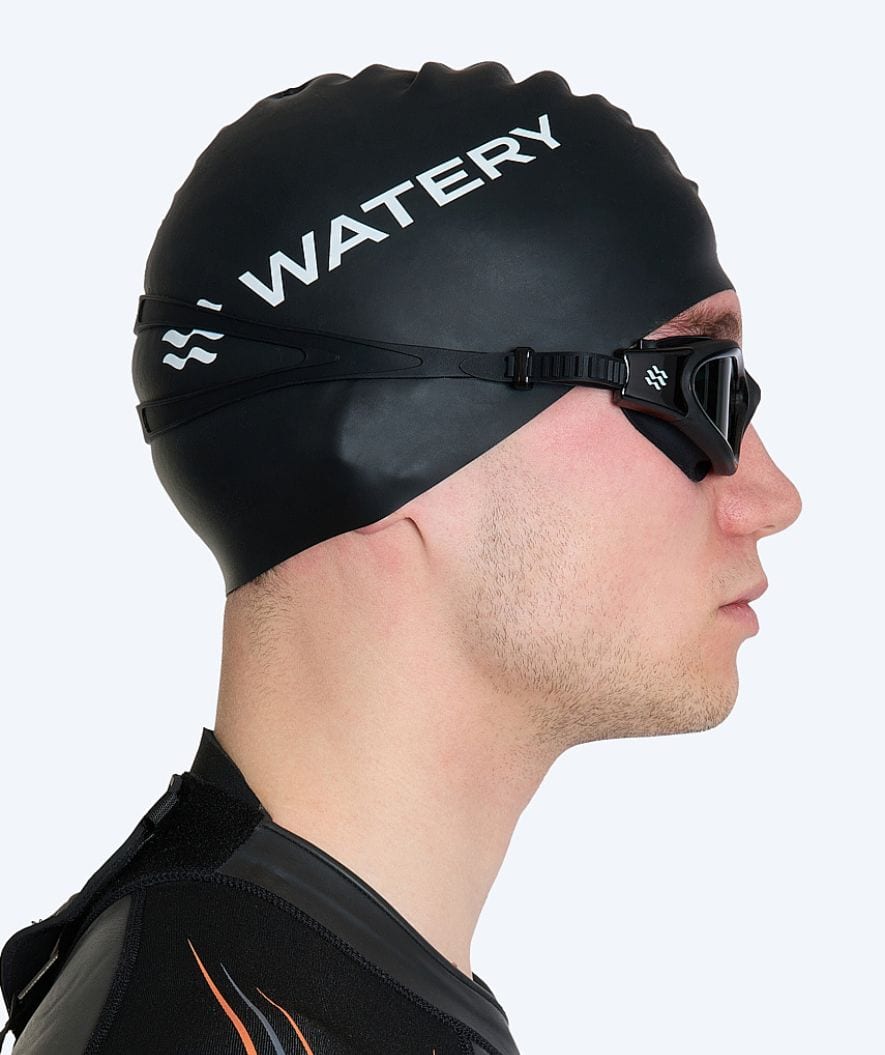 Watery Schwimmbrillen mit Sehstärke für Kurzsichtige Erwachsene - (-2.0) – (-6.0) - Raven Active - Schwarz (Smoke Scheiben)