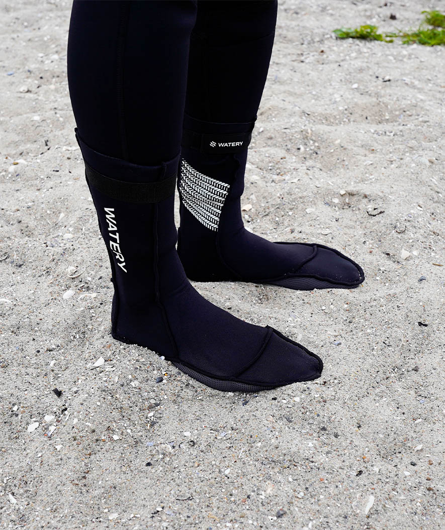 Watery Neoprensocken für Freiwasser - Calder Pro (2mm) - Schwarz