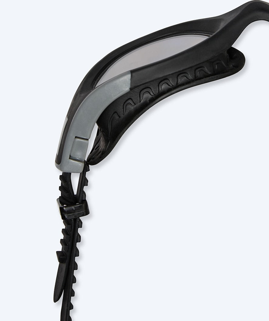 Watery Schwimmbrille für Freizeitschwimmer - Kelvin Active - Schwarz/Klar