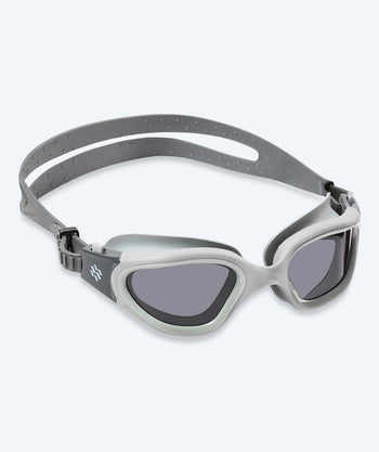 Watery Schwimmbrille für Freizeitschwimmer - Raven Active - Grau (Smoke Scheiben)