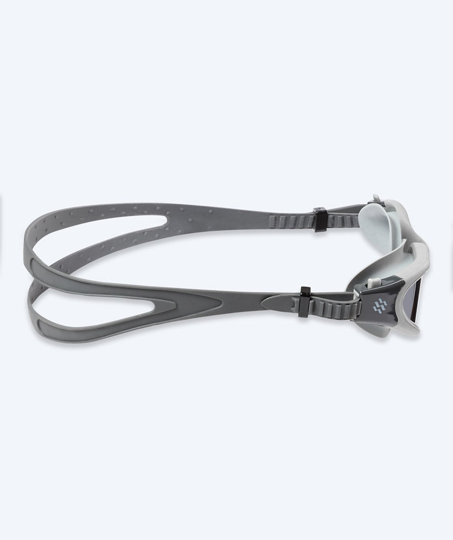 Watery Schwimmbrille für Freizeitschwimmer - Raven Active - Grau (Smoke Scheiben)
