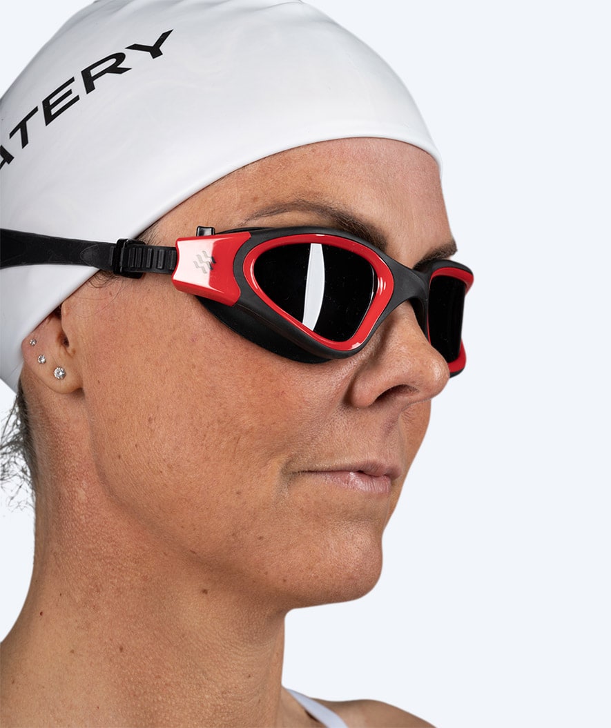 Watery Schwimmbrille für Freizeitschwimmer - Raven Active - Schwarz/Rot 1.0