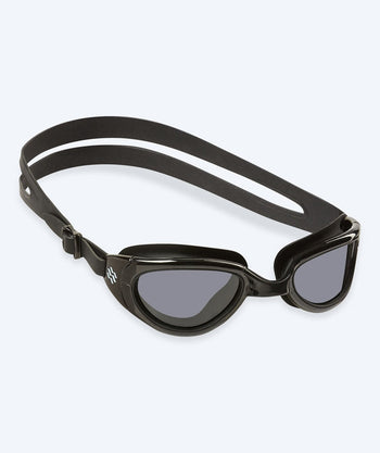 Watery Schwimmbrille für Freizeitschwimmer - Wade Active - Schwarz (Smoke Scheiben)